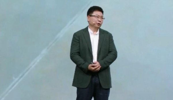 牛途网 余承东: 开门杀挺危险, 我有一个同事开车, 门被别人撞没了